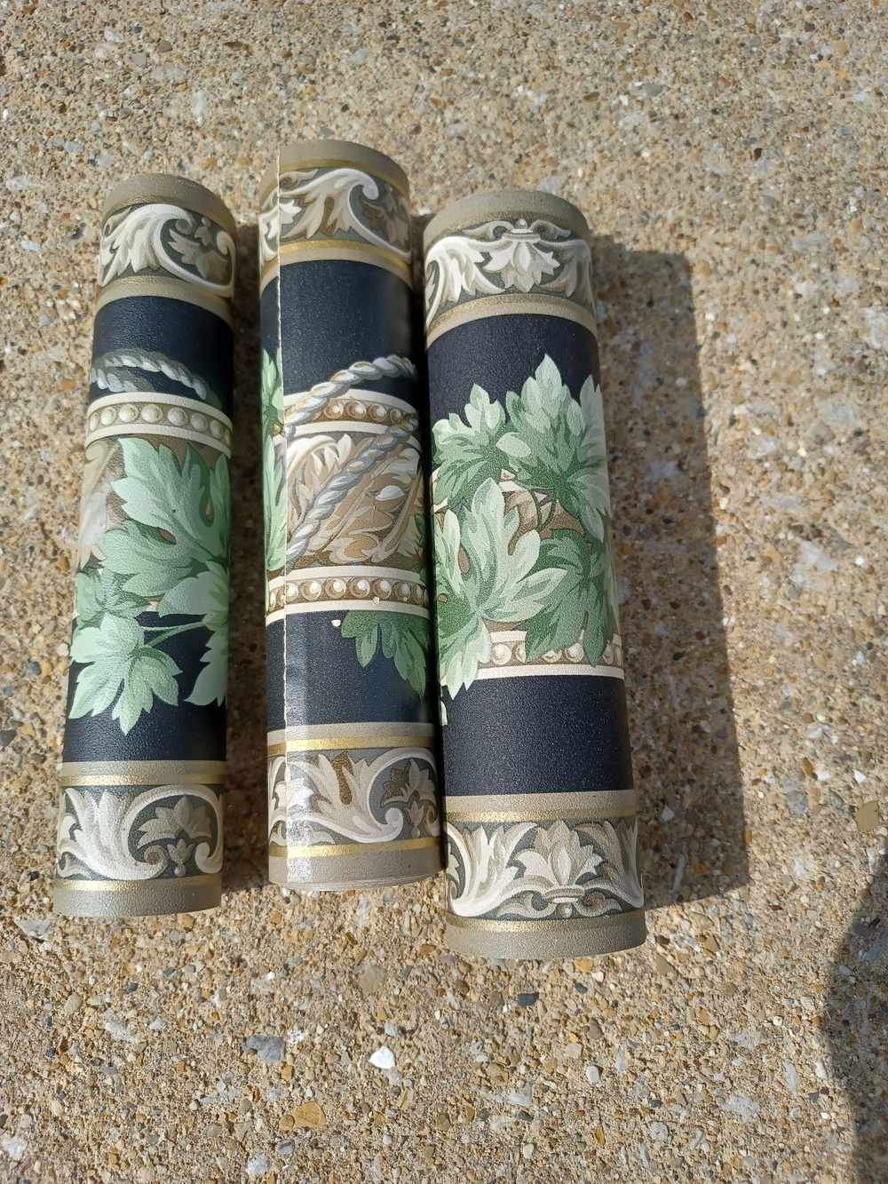 Classic Botanical Green and Black Wallpaper Border